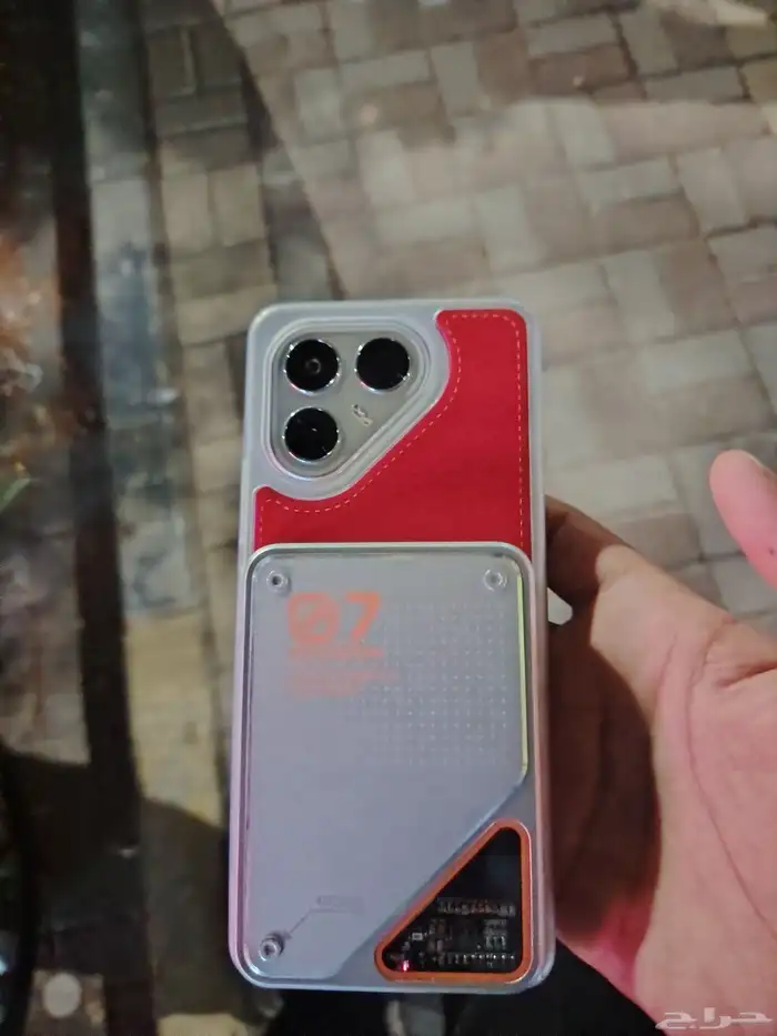 جوال tecno pova 7 5g يجي مع الباور بانك لا سلكي 1