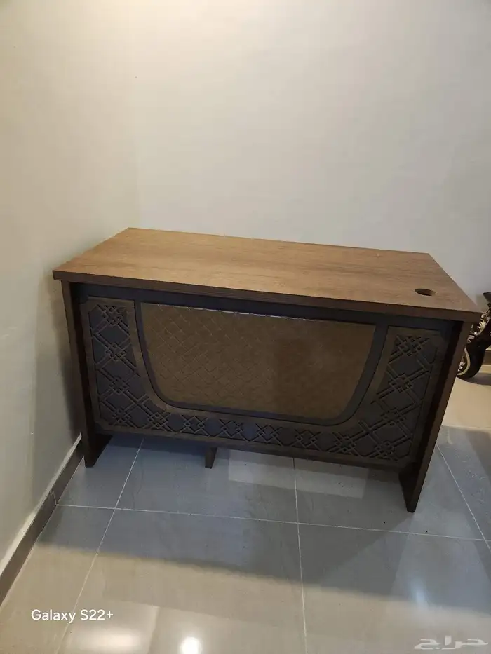 أدوات مكتبيه متكونه من مكاتب وكراسي ودولاب 3