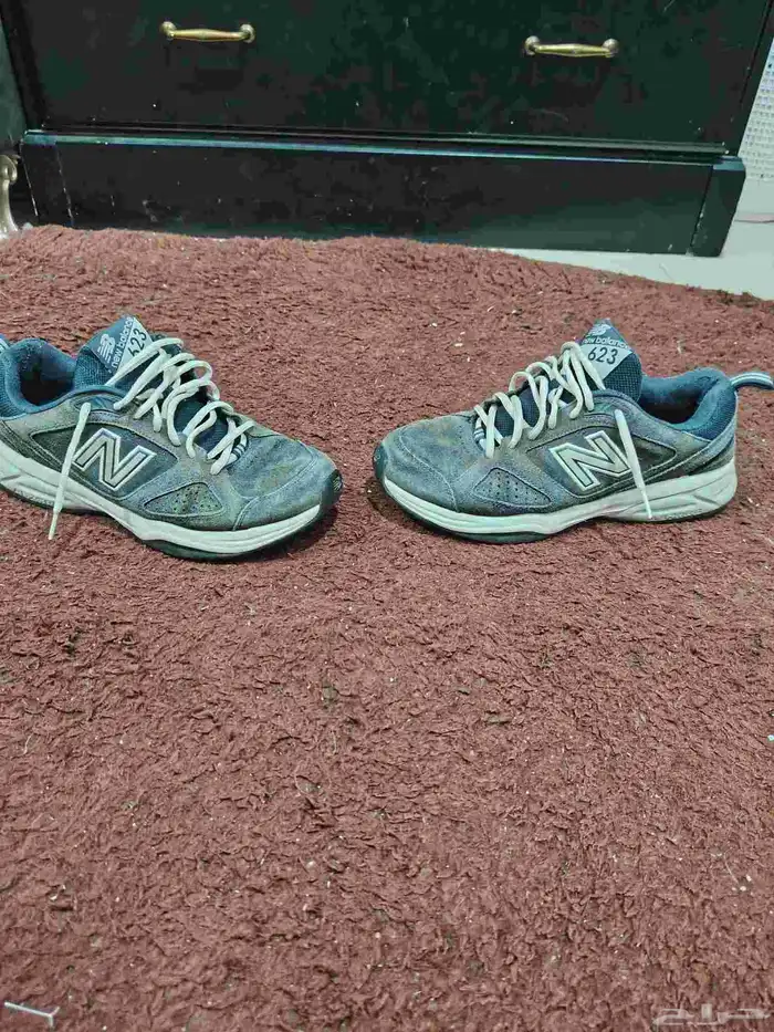 حذاء رياضي مستعمل من براند New Balance 2
