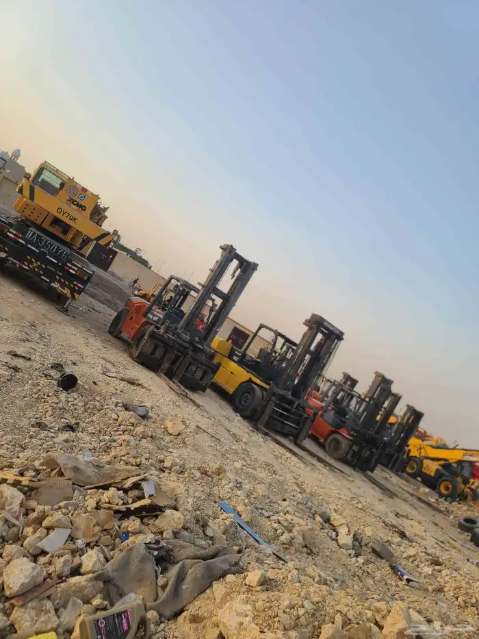 يوجد لدينا رافعات شوكيه وجي سي بي وكرينات للايجار 8