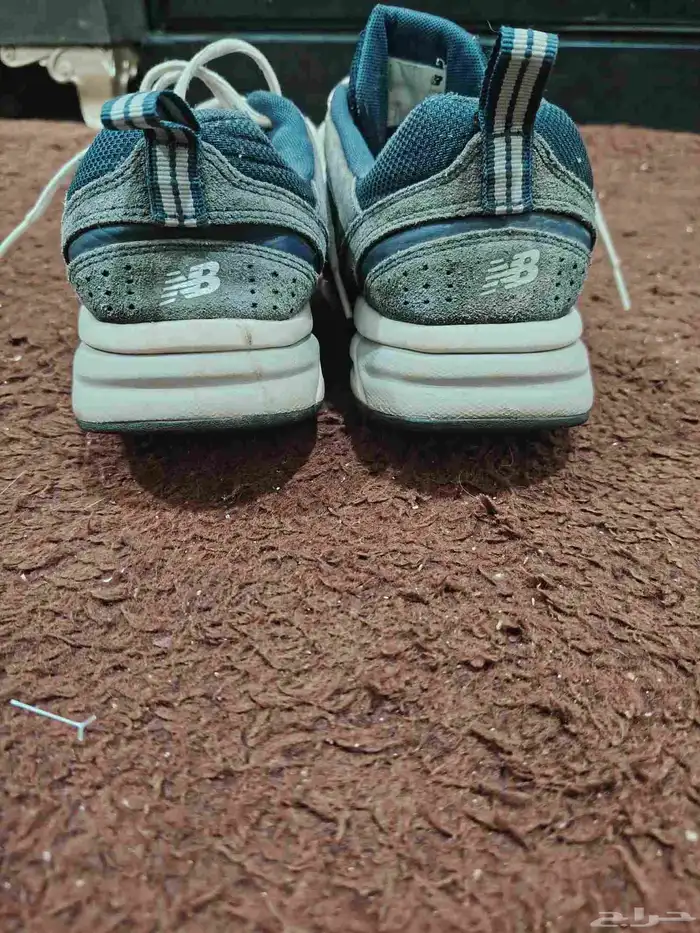 حذاء رياضي مستعمل من براند New Balance 4