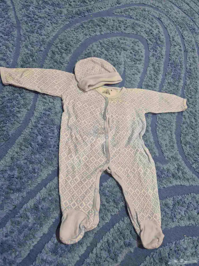 اغراض مواليد ملابس وبطانيه 9