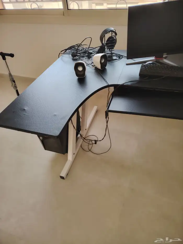 مراتب ولباد وسجاد وطاوله كمبيوتر 6