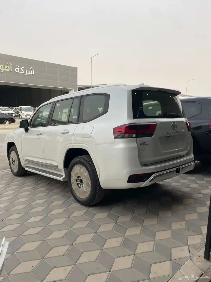 تويوتا لاندكروزر GXR L3 بنزين 2025 سعودي 1