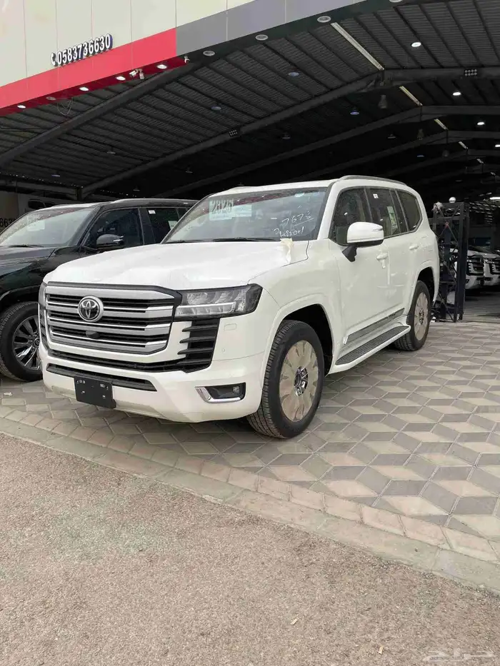 تويوتا لاندكروزر GXR L3 بنزين 2025 سعودي 3