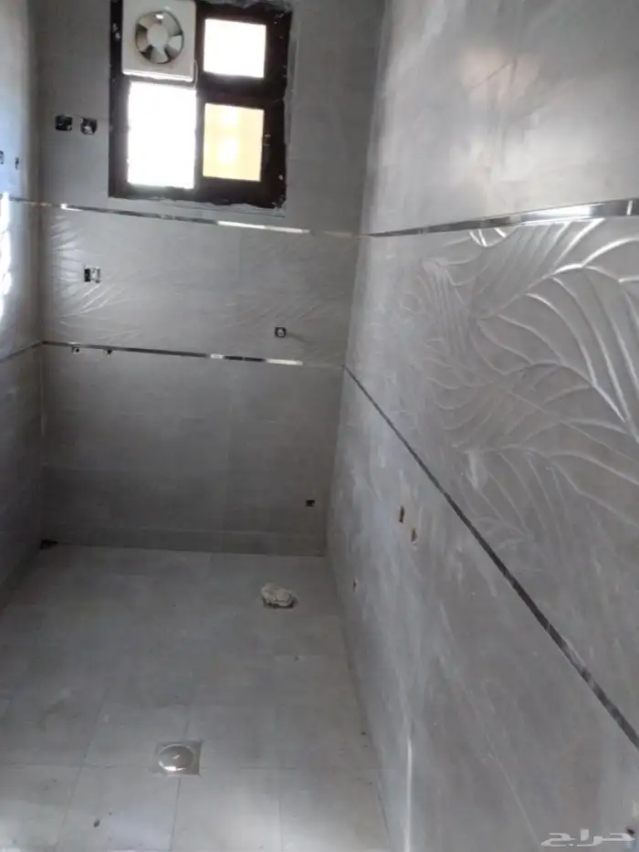 معلم تركيب بلاط وبرسلين ورخام شغل نضيف واسعار ممتازه 0561293 1