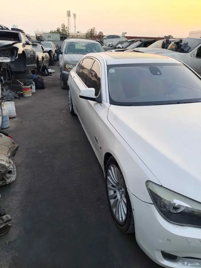 قطع غيار بي إم دبليو 740 تشليح 3