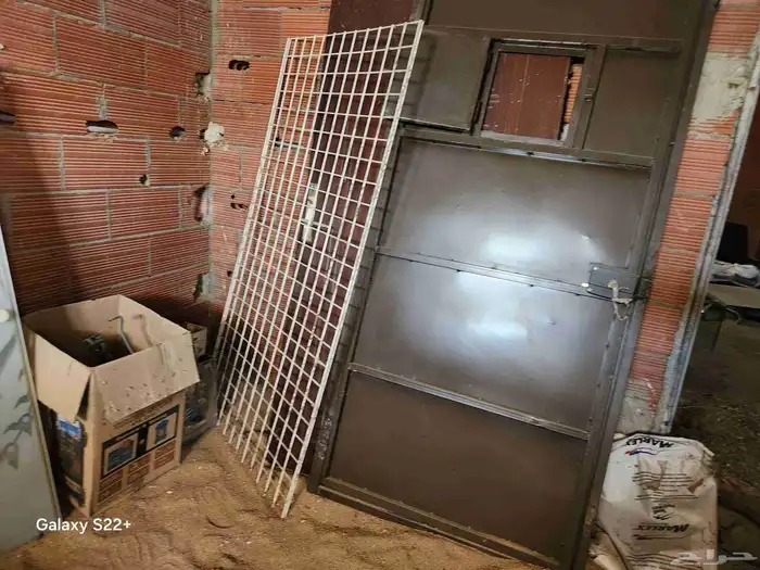 أدوات مكتبيه متكونه من مكاتب وكراسي ودولاب 5