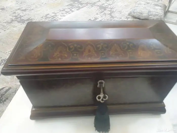 صندوق خشب صلب وثقيل مزود بقفل لحفظ الذهب والمجوهرات والساعات 32