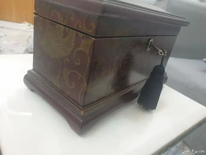 صندوق خشب صلب وثقيل مزود بقفل لحفظ الذهب والمجوهرات والساعات 31