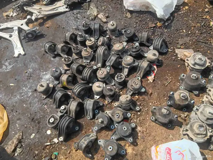 يتوفر لدينا كراسي هندا اكورد من 8لا 12ومن 13لا17اصلي وكاله 2