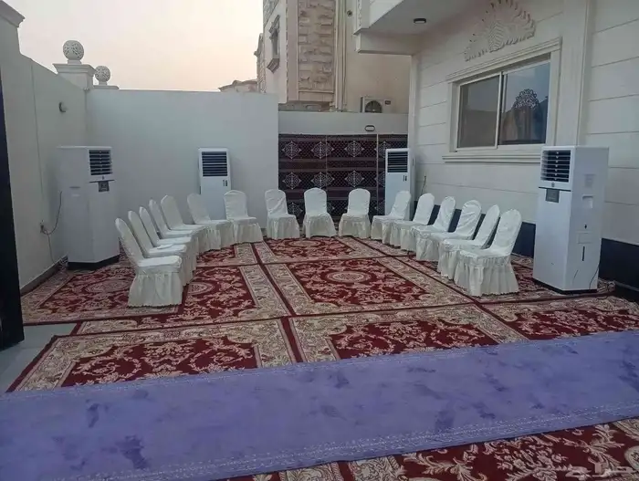 قهوجي وصبابين كراسي وطاولات 7