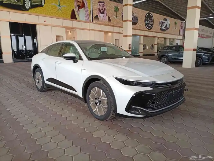 تويوتا كراون 2.5 بريميوم هايبرد 2026 7