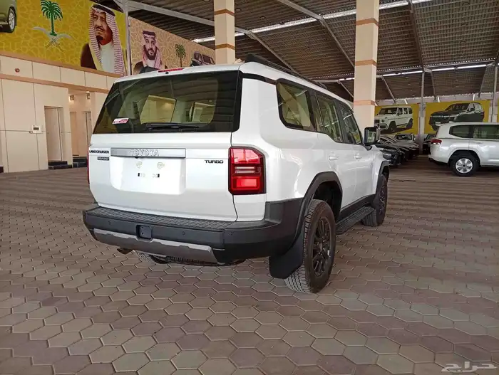 تويوتا برادو TXL2 بنزين 2025 5