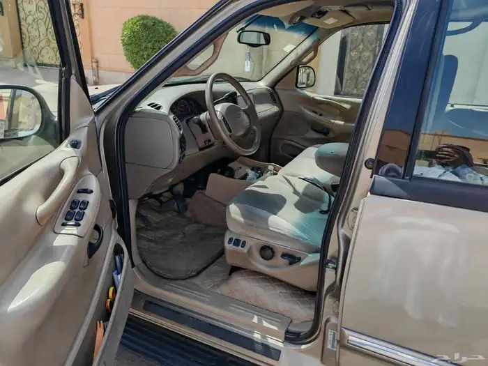 فورد اكسبديشن 2001 8