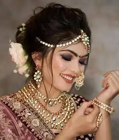 ملابس غمرة وعروسة واكسسورات للبيع 3