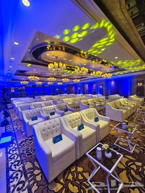 تاجير كنب في اي بي 4