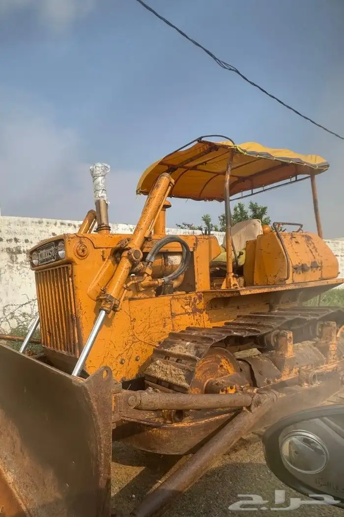 يوجد لدي دركتل كوماتسو 16 نظيفه ماشاء الله تبارك الله لايجار 0