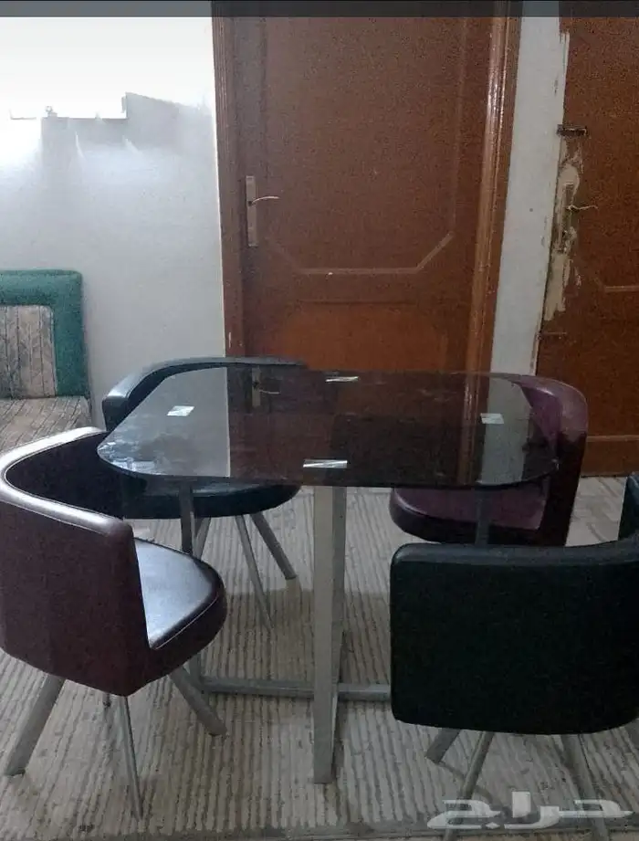 طاولة طعام شبه جديد ما فيها عيوب 0