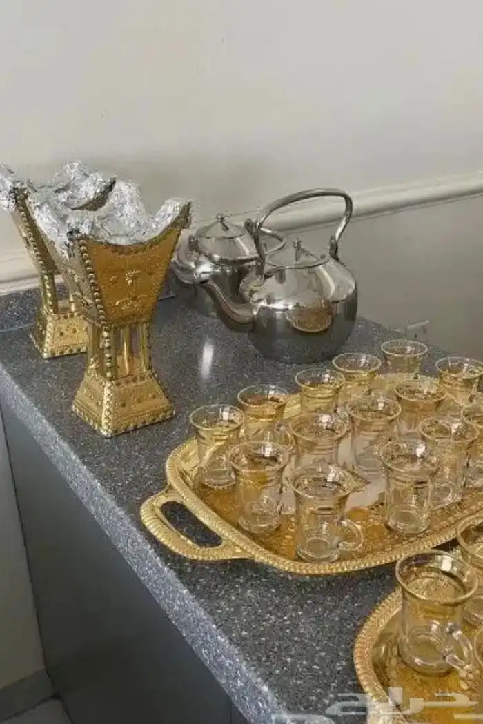 يوجد لدينا قهوجيين وصبابين وقهوجيات وصبابات داخل الرياض لكل 8