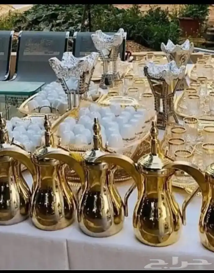 يوجد لدينا قهوجيين وصبابين وقهوجيات وصبابات داخل الرياض لكل 6