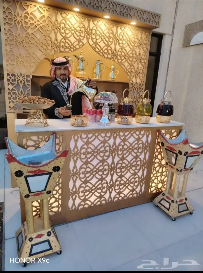 قهوجي وصبابين كراسي وطاولات 1