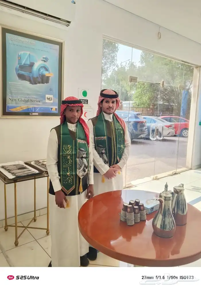 قهوجي وصبابين كراسي وطاولات 0