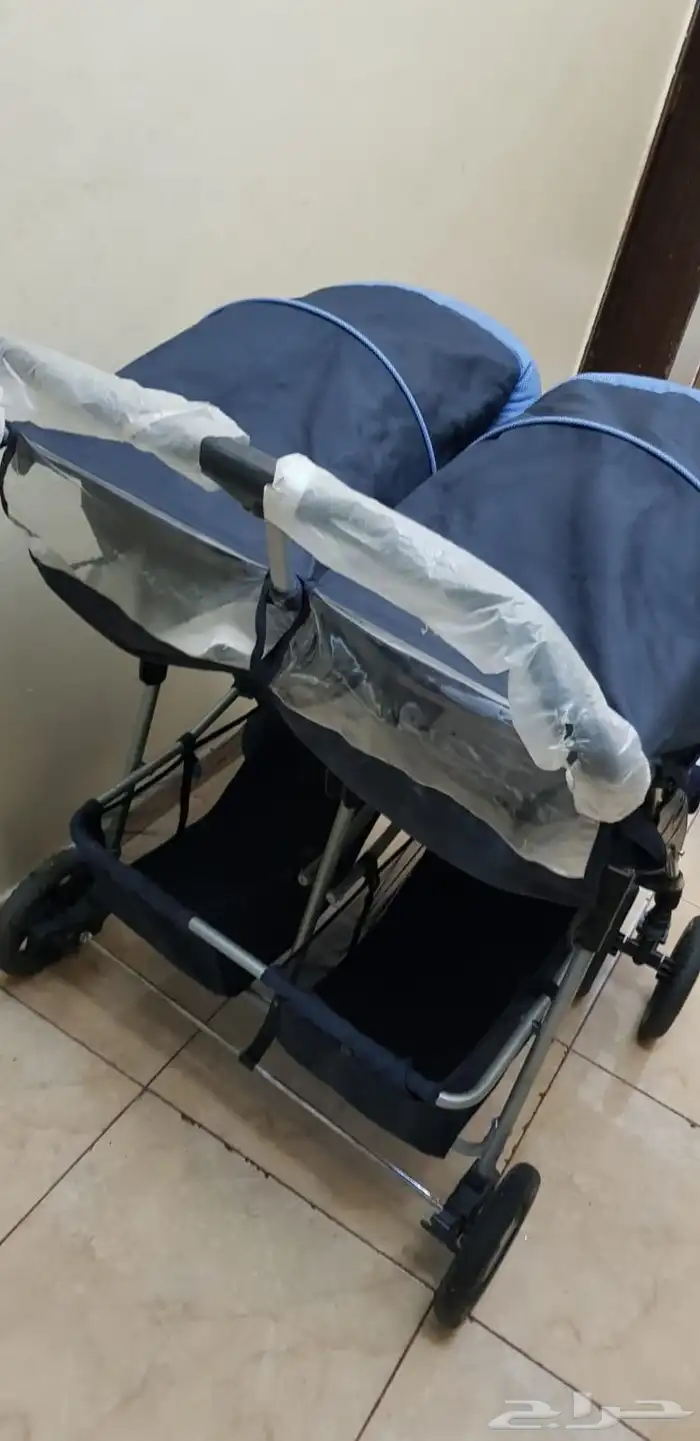عربة أطفال توأم وكرسى سياره للأطفال نظيف 1