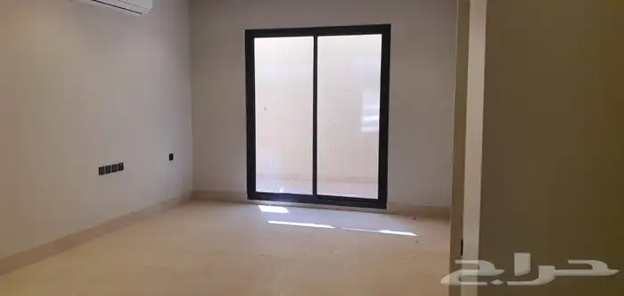 شقه جديده دور ارضي للايجار حي العارض 1