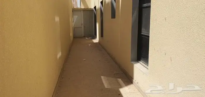 شقه جديده دور ارضي للايجار حي العارض 2
