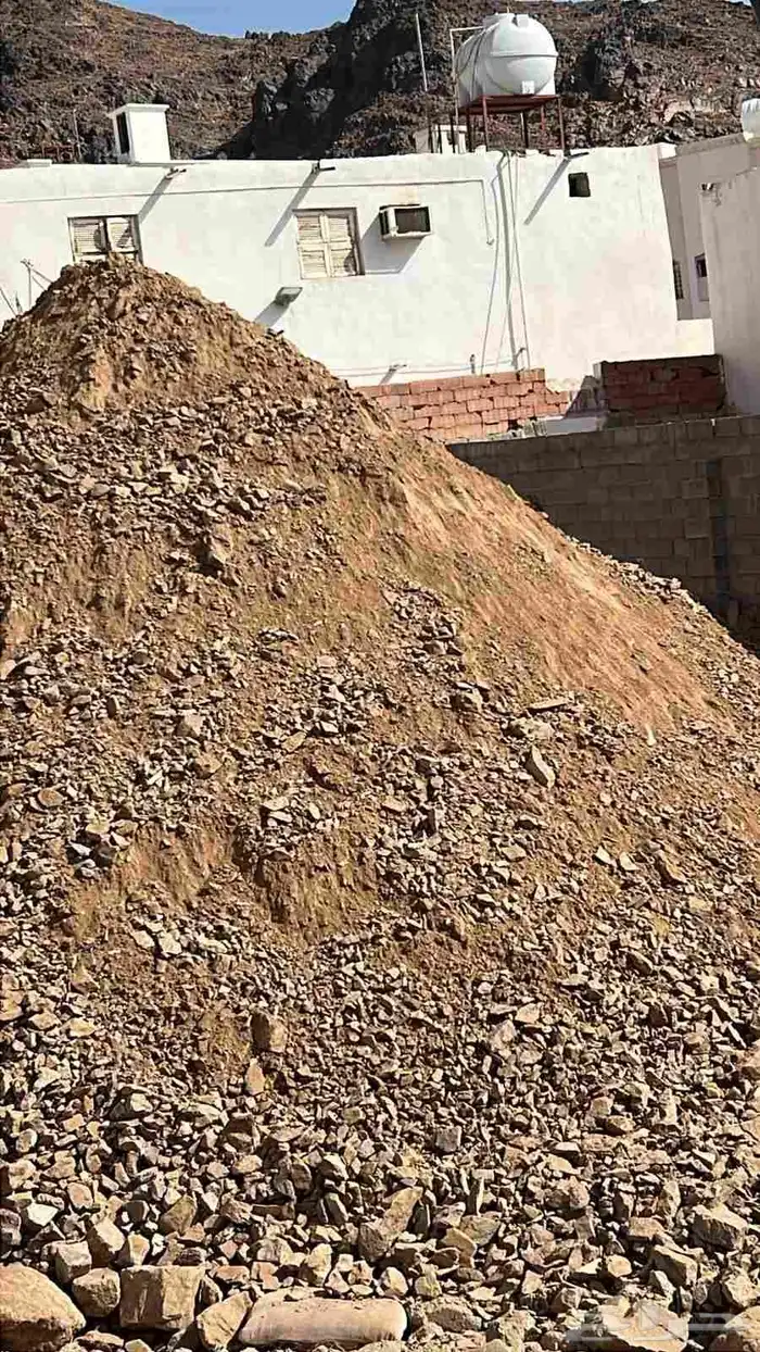 توريد جميع انواع الرمل والبحص والصنبيز ومقشور 0