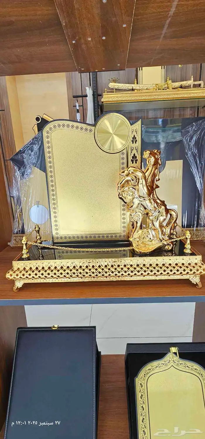 سيوف ودروع وهدايا تذكارية 42