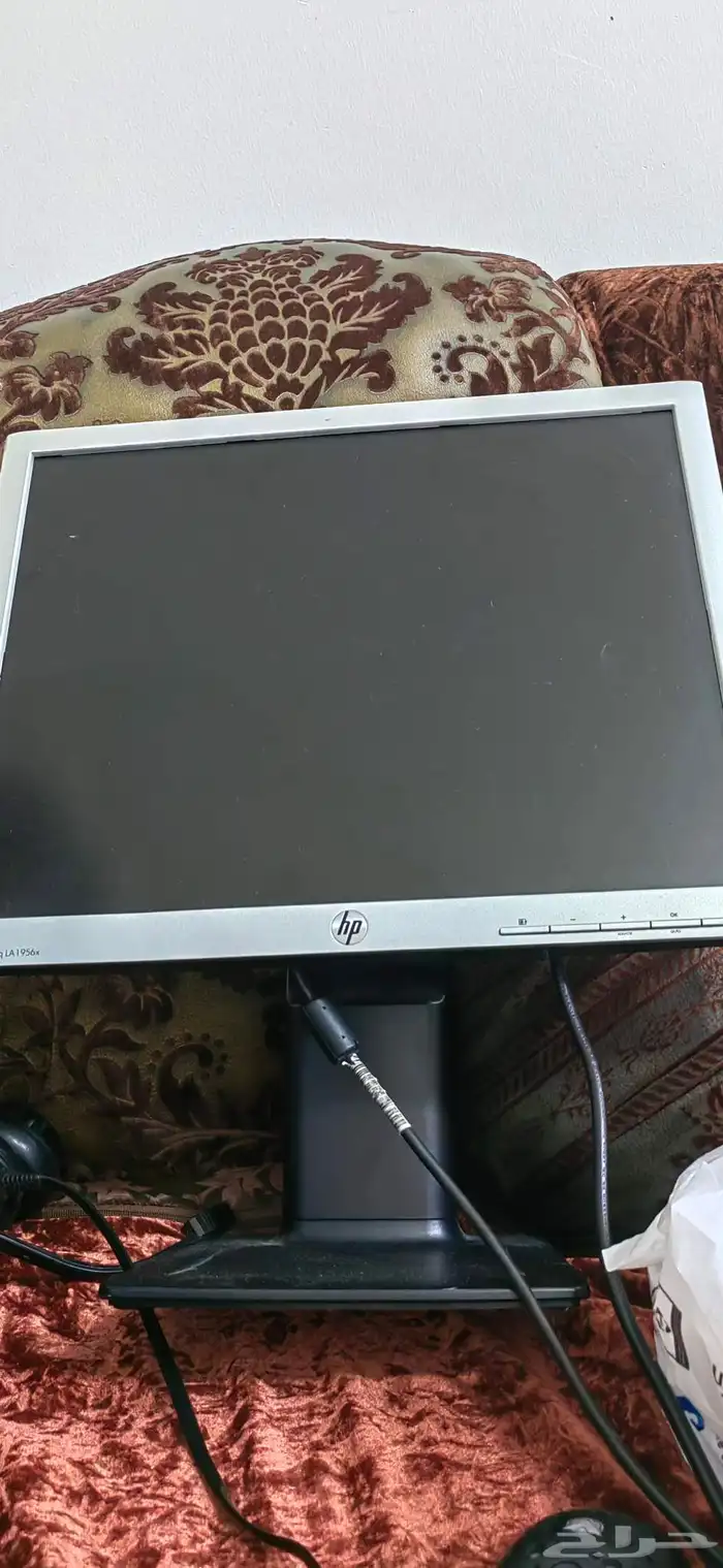 شاشة كمبيوتر hp مع كيبورد وماوس اصليات 0