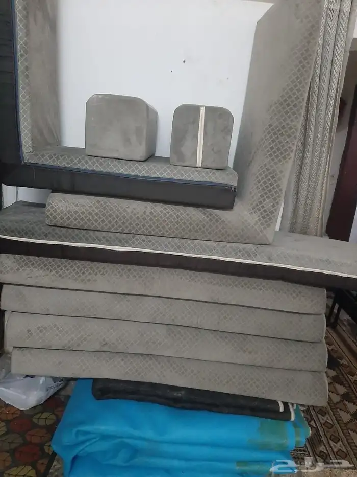 طقم مساند وسجاده للبيع 250 ريال 9 متر المساند 2