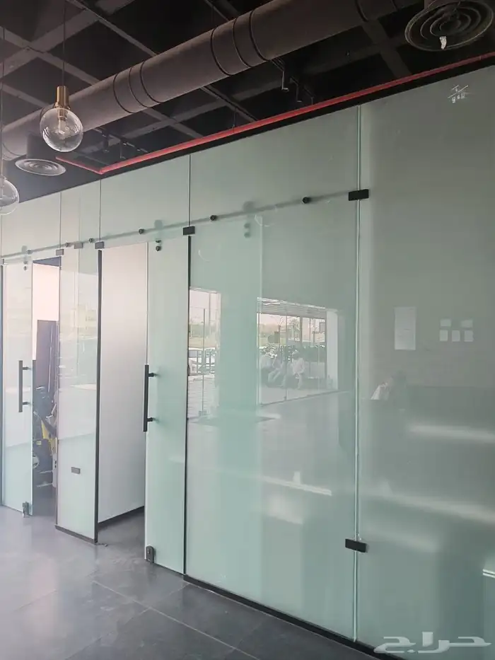 مكاتب زجاج سكريت 1