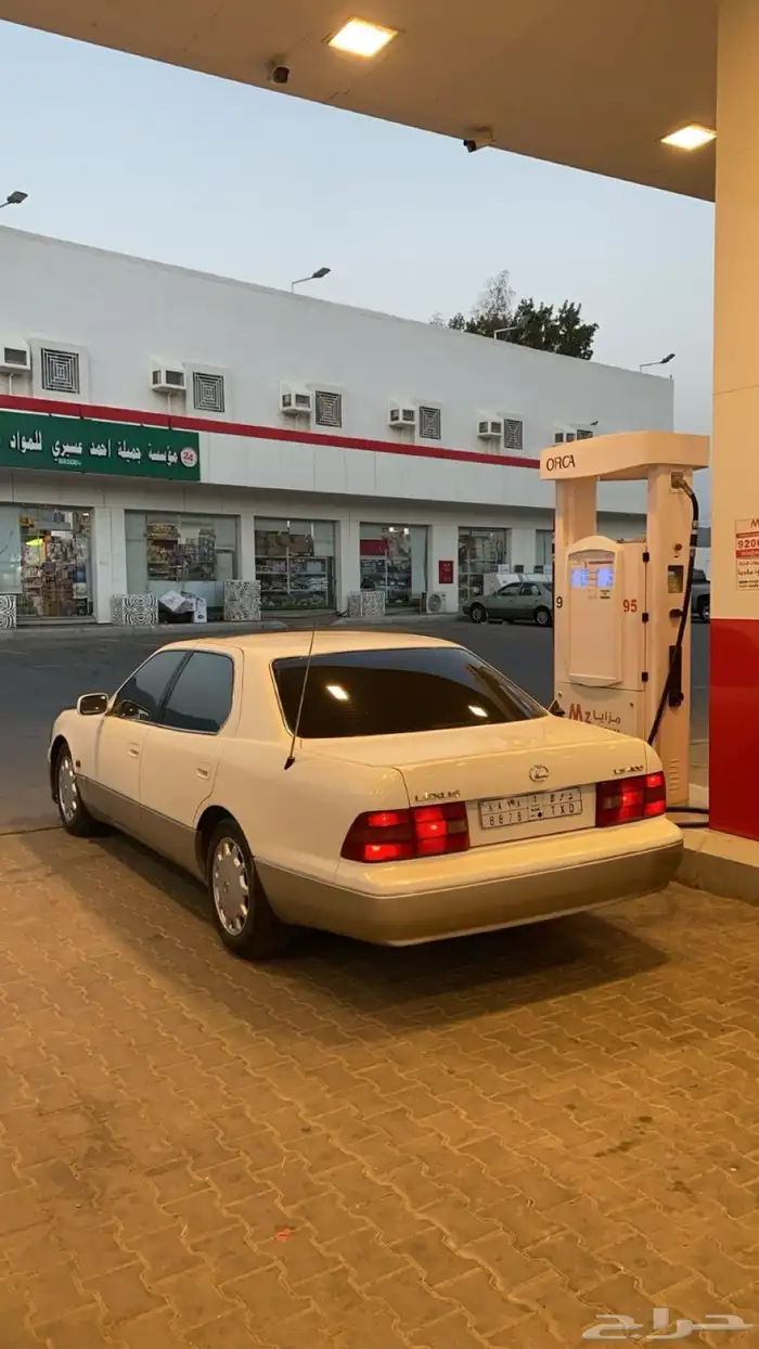 السلام عليكم اعرض لكم لكزس LS400 موديل 97 ممشى 830 سعودي 22