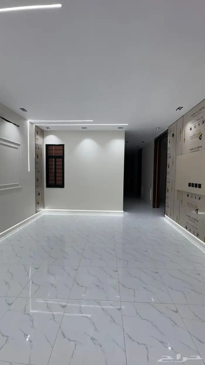 للبيع شقه دور ثانى مع سطح من 550 الف حى الموسى بالخميس 9