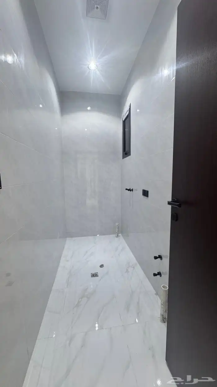 للبيع شقه 6 غرف vip مع سطح من 500 الف طريق ابها الخميس 10