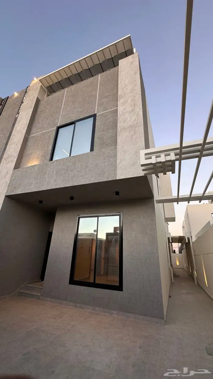 فلل روف ارضي وعلوي حي الاخضر للبيع 0