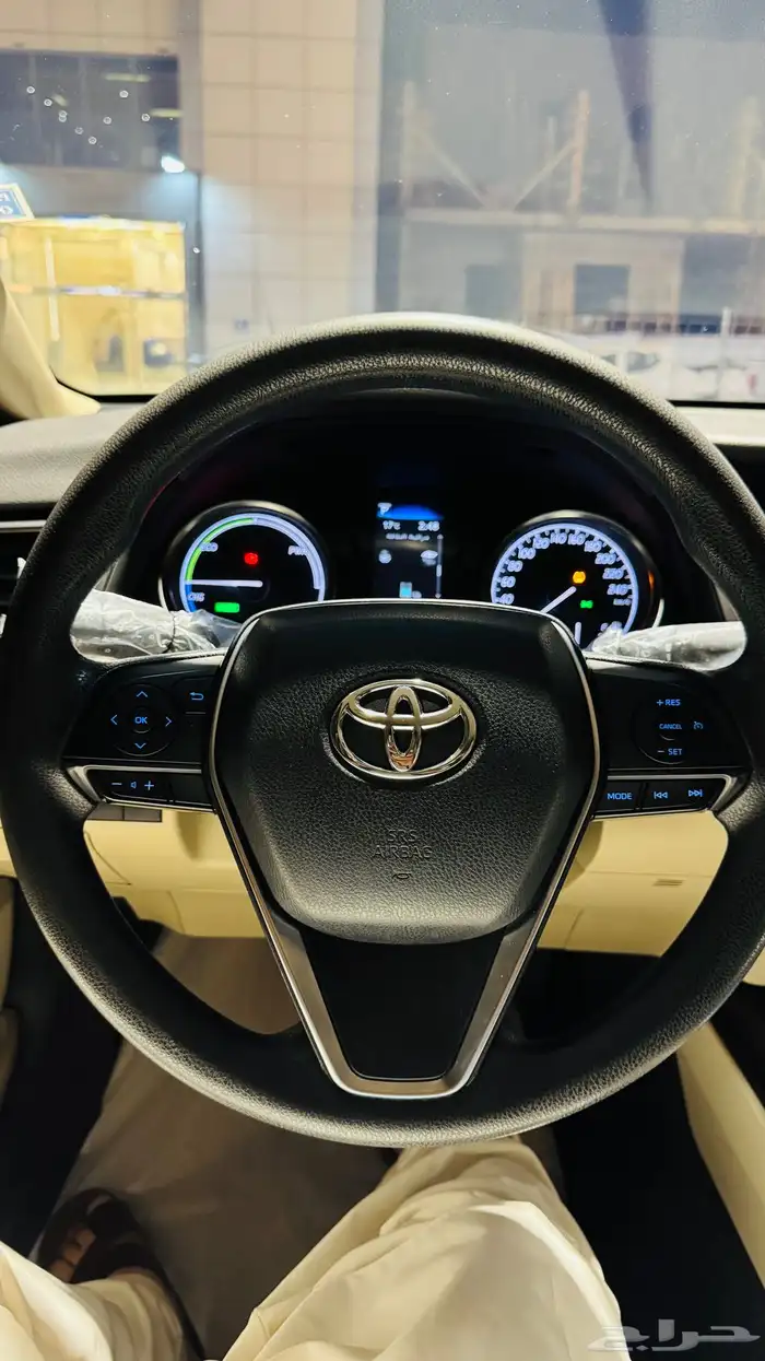 امري مادل تويوتا كامري هايبرد 2024 اللون  أبيض لؤلؤي (أوف 1