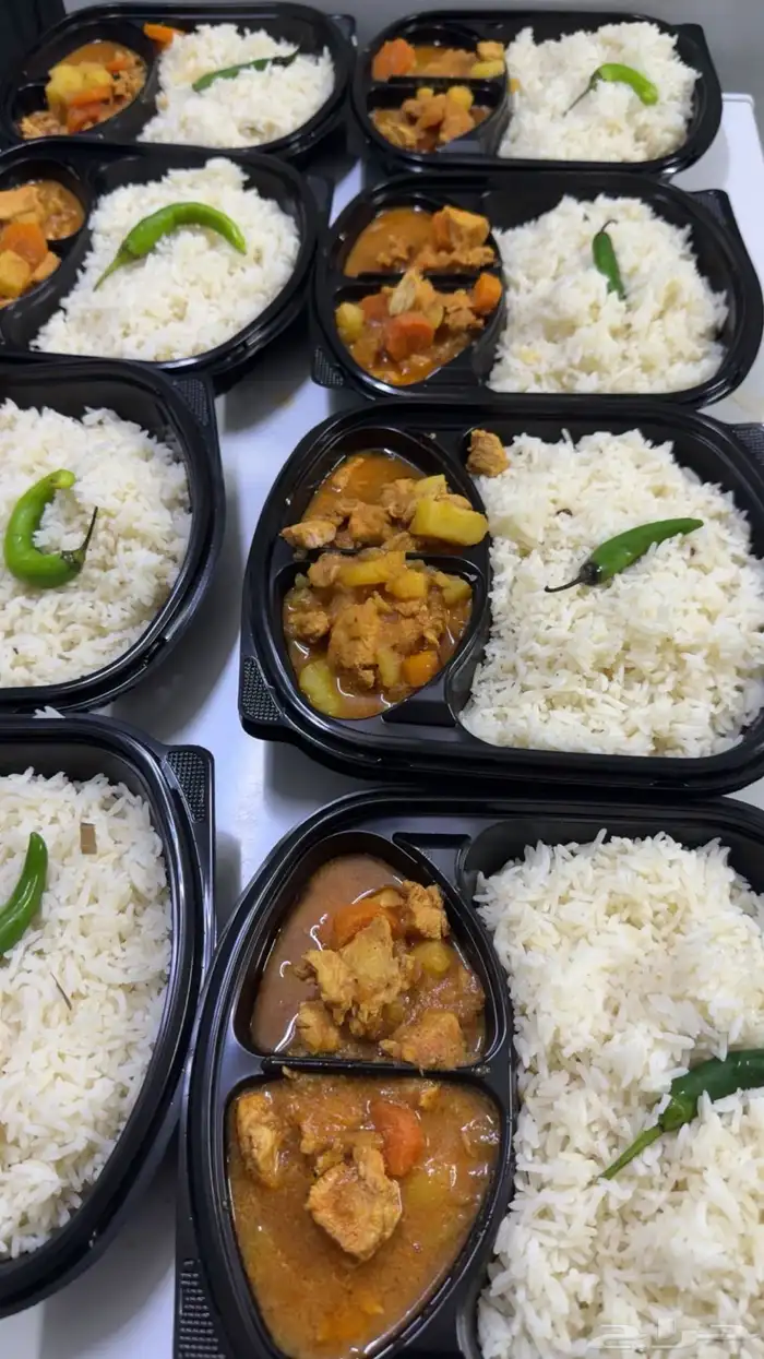 تجهيز وجبات صدقة مغلفة للتوزيع 0