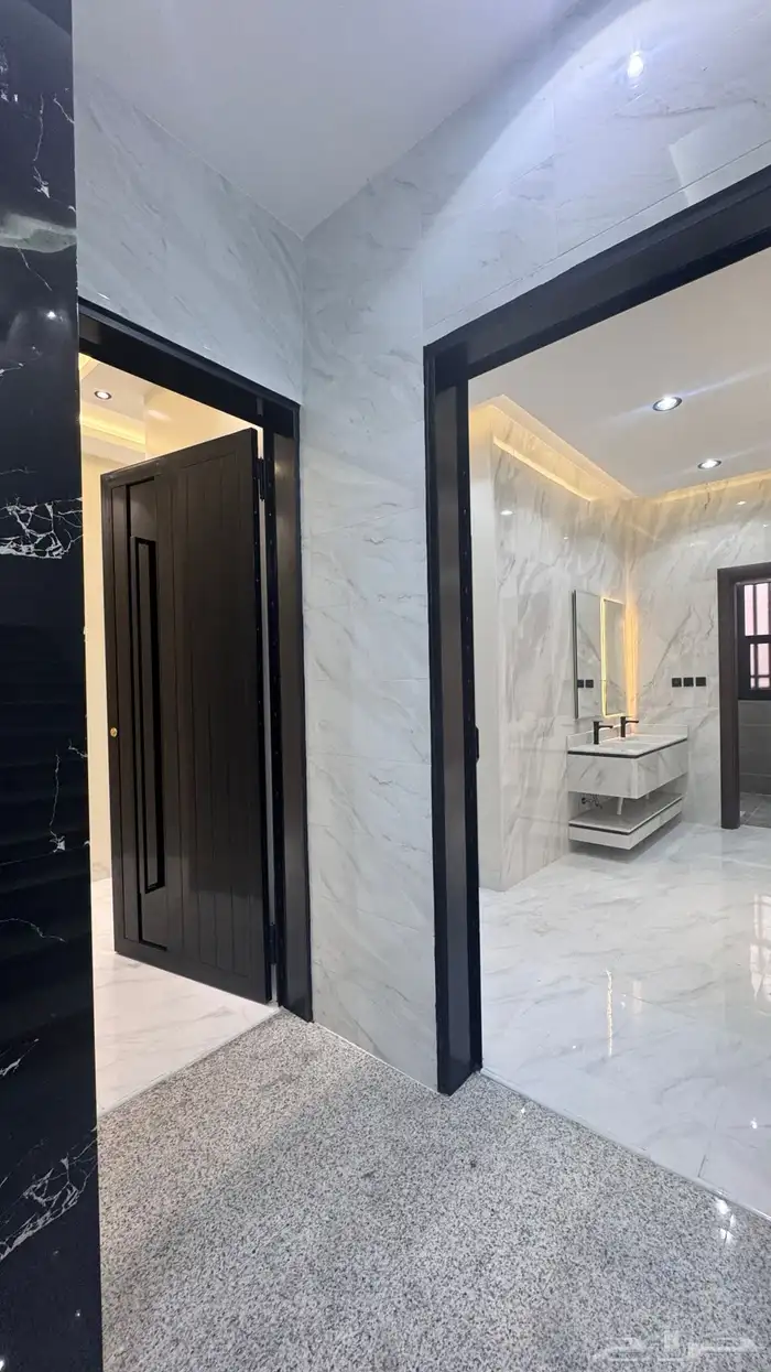 للبيع شقه 6 غرف vip مع سطح من 500 الف طريق ابها الخميس 4
