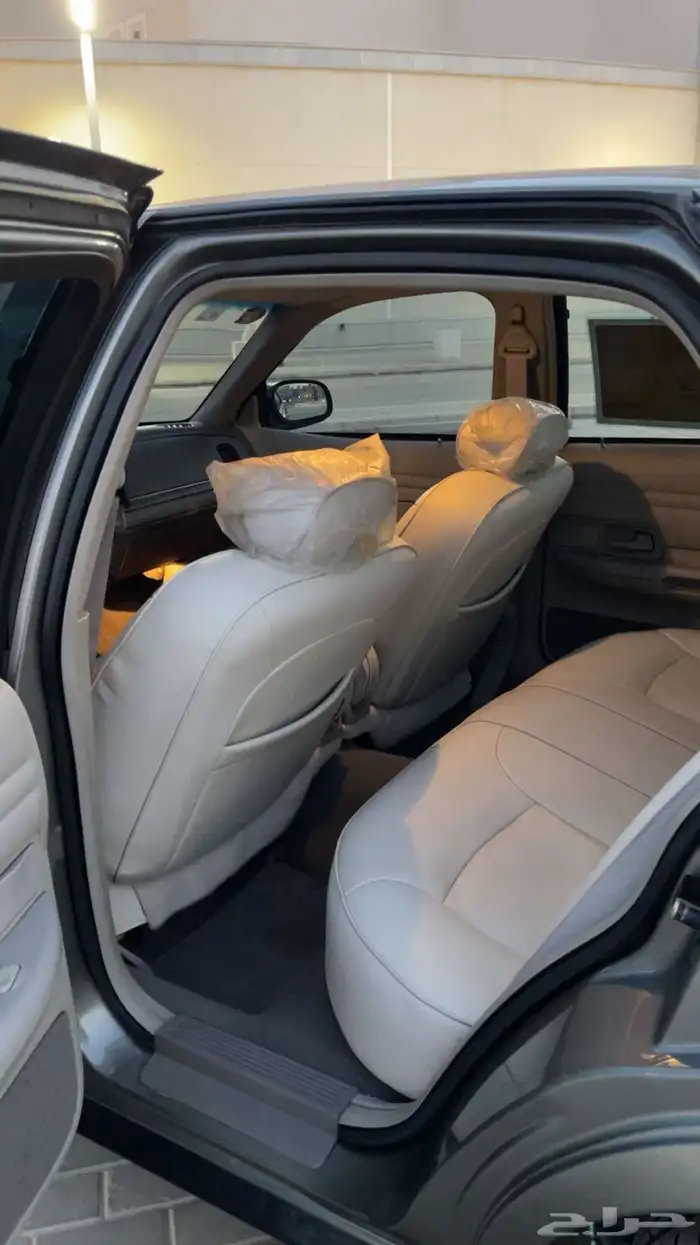 كراون فكتوريا مخزن او البدل بدل مناسب او لوحة رقم فردي 4