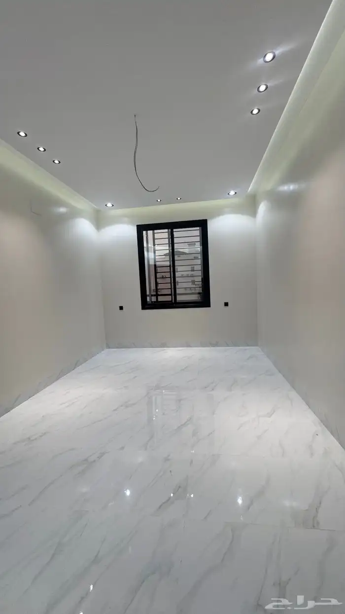 للبيع شقه 6 غرف vip مع سطح من 500 الف طريق ابها الخميس 7