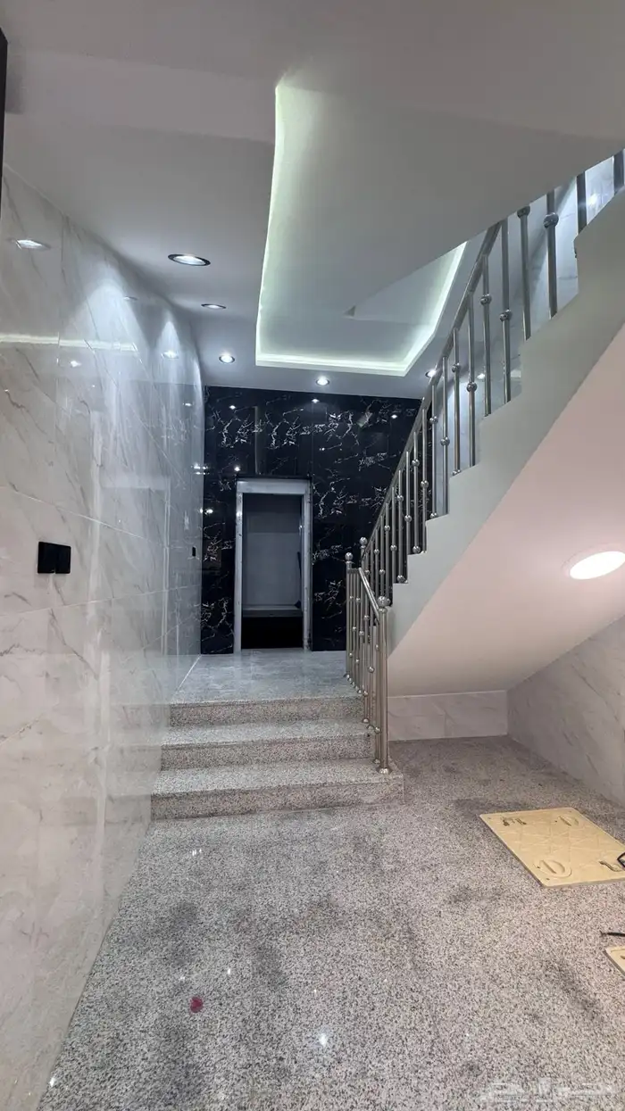 للبيع شقه 6 غرف vip مع سطح من 500 الف طريق ابها الخميس 2