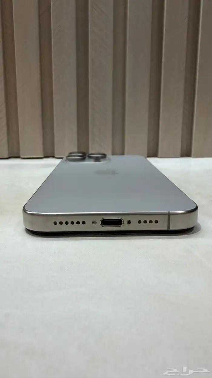 ايفون 15 برو ماكس ( تيتانيوم طبيعي ) . 9