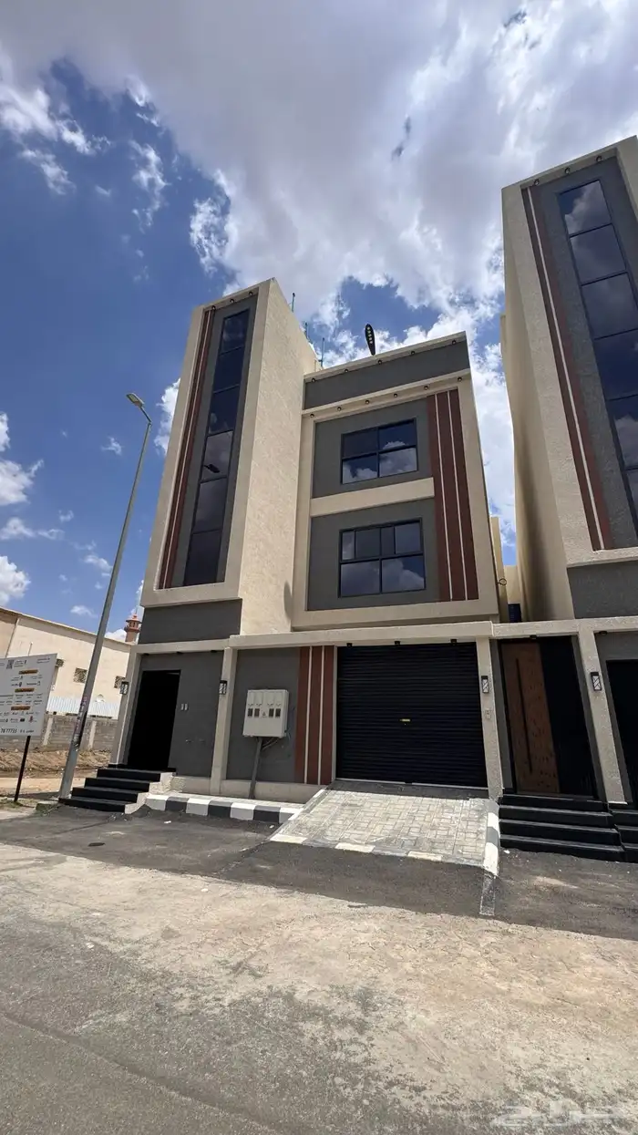 للبيع شقه دور ثانى مع سطح من 550 الف حى الموسى بالخميس 1