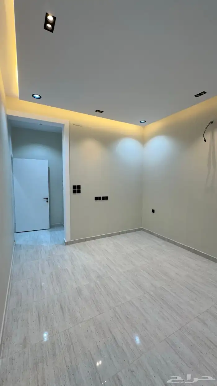شقق ارضيه وارواف علويه للبيع خميس مشيط حي الراقي 18