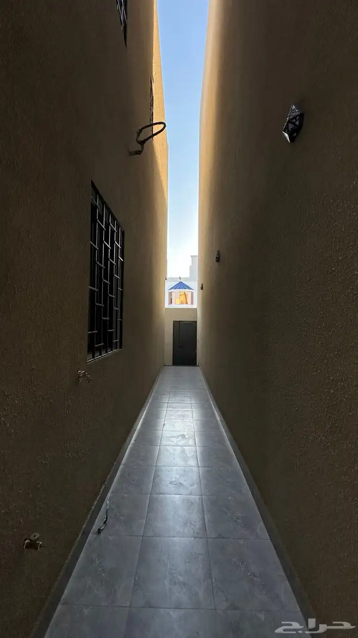 شقق ارضيه وارواف علويه للبيع خميس مشيط حي الراقي 3