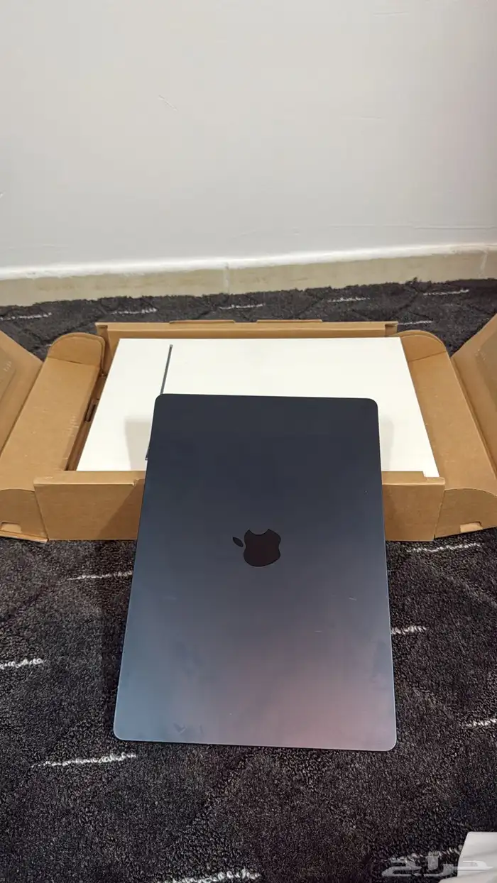 للبيع ماك بوك اير 15 إنش 2